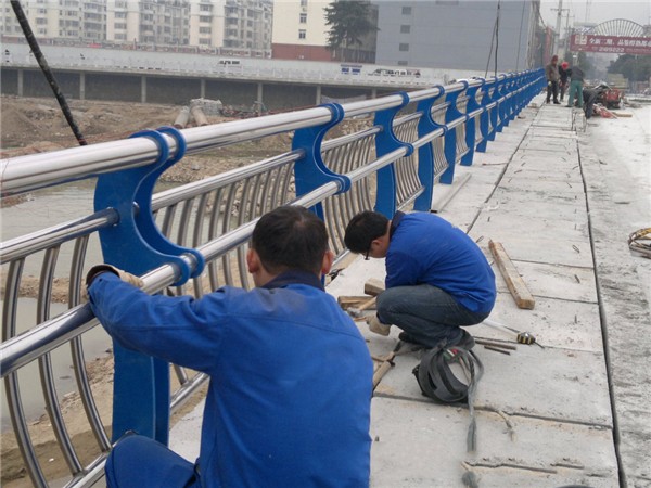 荆门不锈钢桥梁护栏除锈维护的重要性及其方法